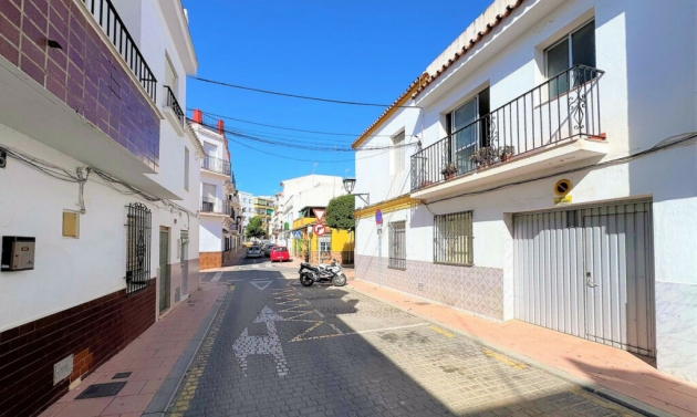 House - Resale - Estepona - Estepona