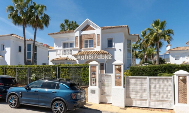 House - Resale - Estepona - Estepona