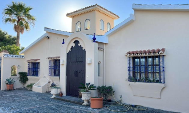House - Resale - Estepona - Estepona