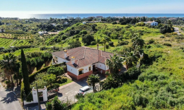 House - Resale - Estepona - Estepona