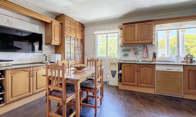 House - Resale - Estepona - Estepona