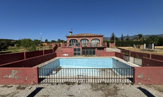 House - Resale - Estepona - Estepona