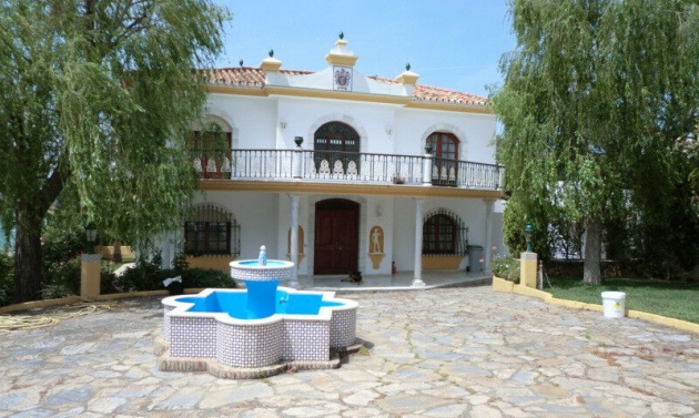House - Resale - Estepona - Estepona
