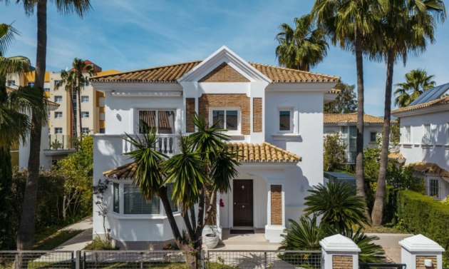House - Resale - Estepona - Estepona