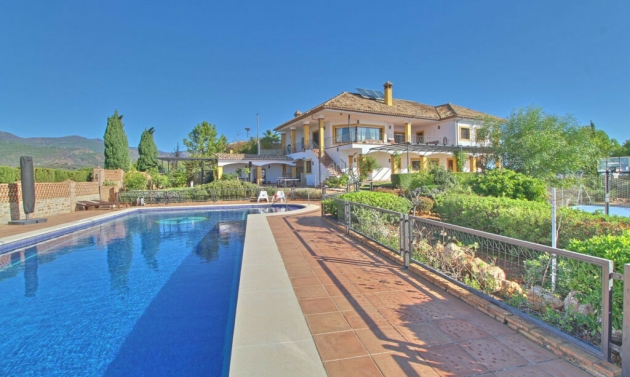 House - Resale - Estepona - Estepona