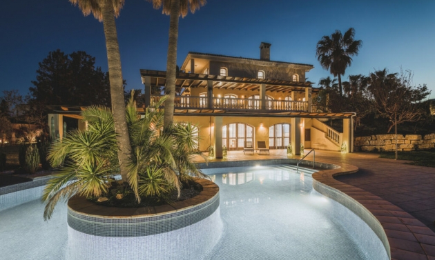 House - Resale - Estepona - Estepona