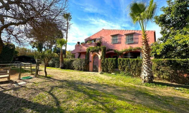 House - Resale - Estepona - Estepona