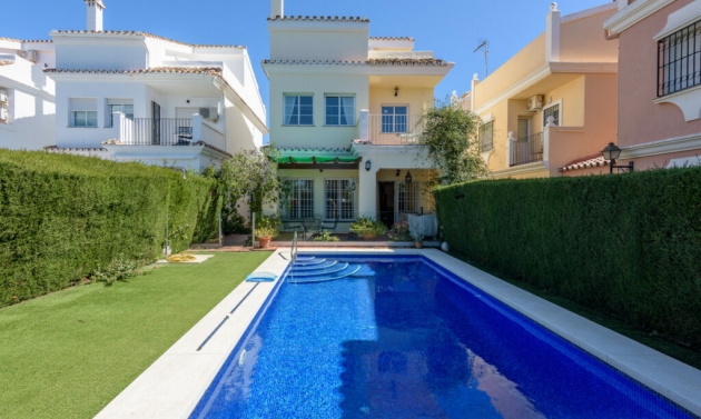 House - Resale - Estepona - Estepona