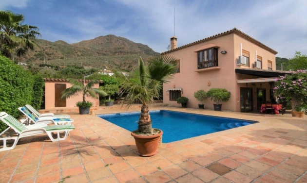 House - Resale - Estepona - Estepona