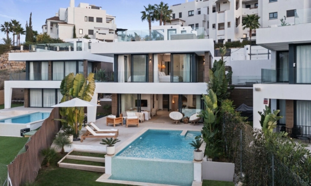 House - Resale - Estepona - Estepona