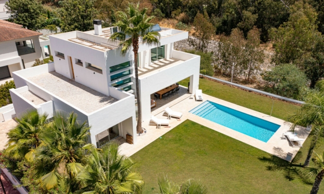 House - Resale - Estepona - Estepona