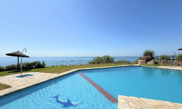 House - Resale - Estepona - Estepona