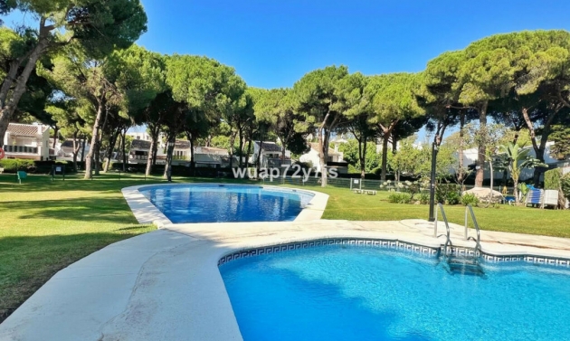 House - Resale - Estepona - Estepona