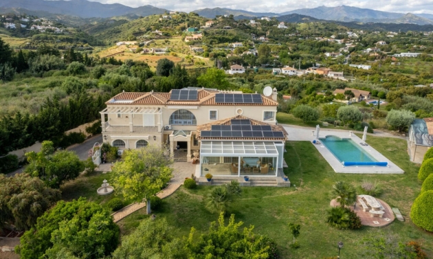 House - Resale - Estepona - Estepona