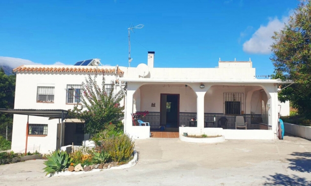 House - Resale - Estepona - Estepona