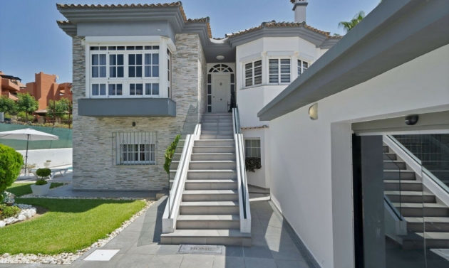 House - Resale - Estepona - Estepona