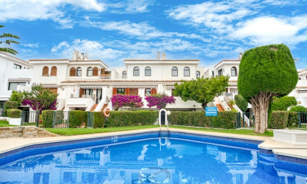 House - Resale - Estepona - Estepona