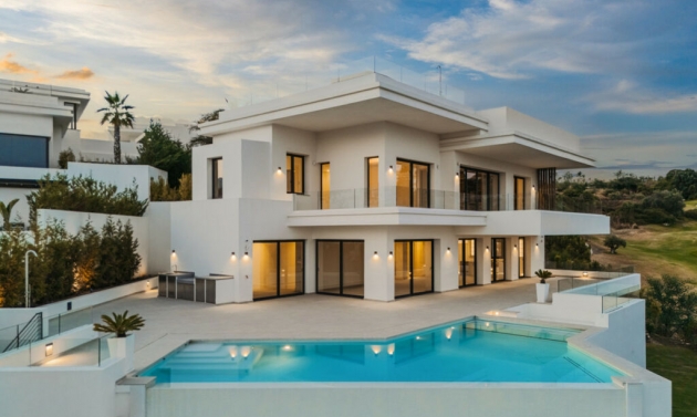 House - Resale - Estepona - Estepona