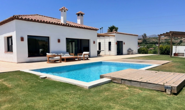 House - Resale - Estepona - Estepona