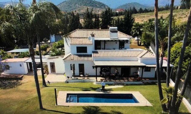 House - Resale - Estepona - Estepona