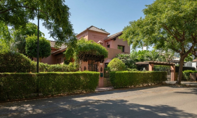House - Resale - Estepona - Estepona