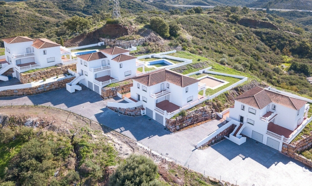 House - Resale - Estepona - Estepona