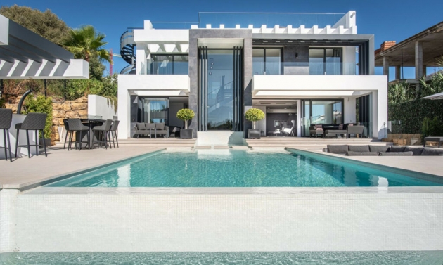 House - Resale - Estepona - Estepona