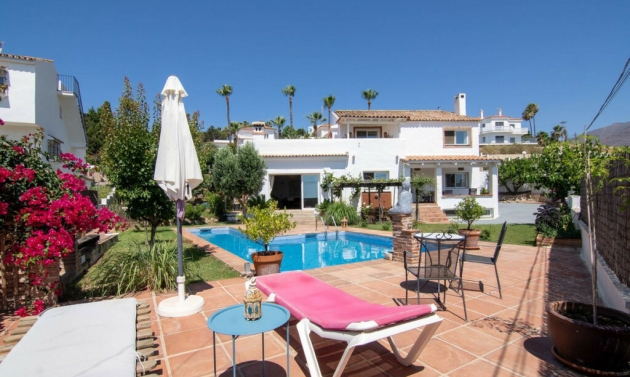 House - Resale - Estepona - Estepona