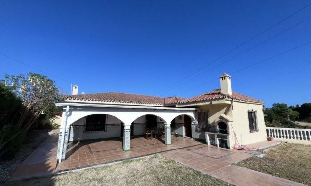 House - Resale - Estepona - Estepona