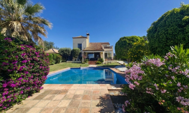 House - Resale - Estepona - Estepona