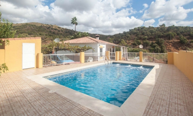 House - Resale - Estepona - Estepona