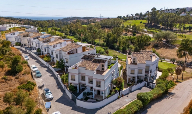 House - Resale - Estepona - Estepona