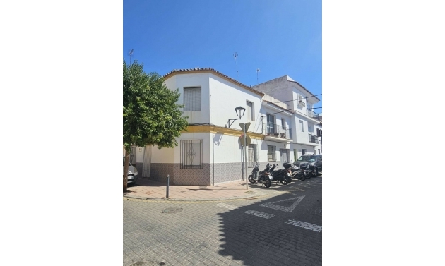 House - Resale - Estepona - Estepona