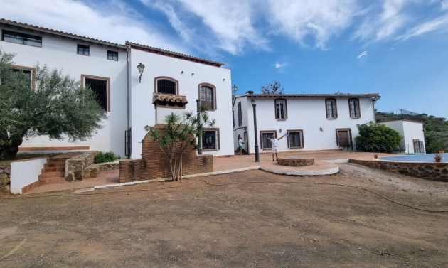 House - Resale - Málaga - Málaga