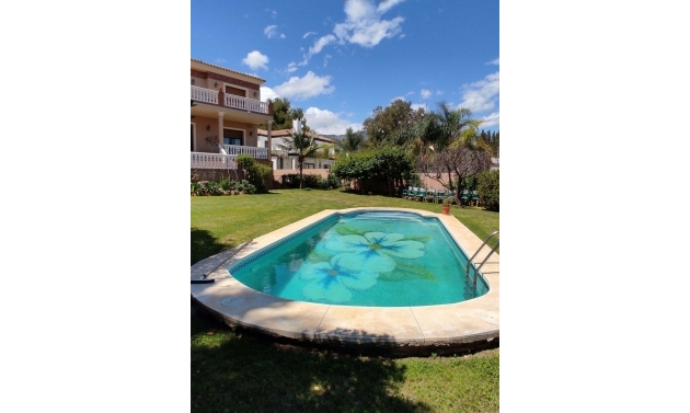 House - Resale - Sierrezuela - Sierrezuela