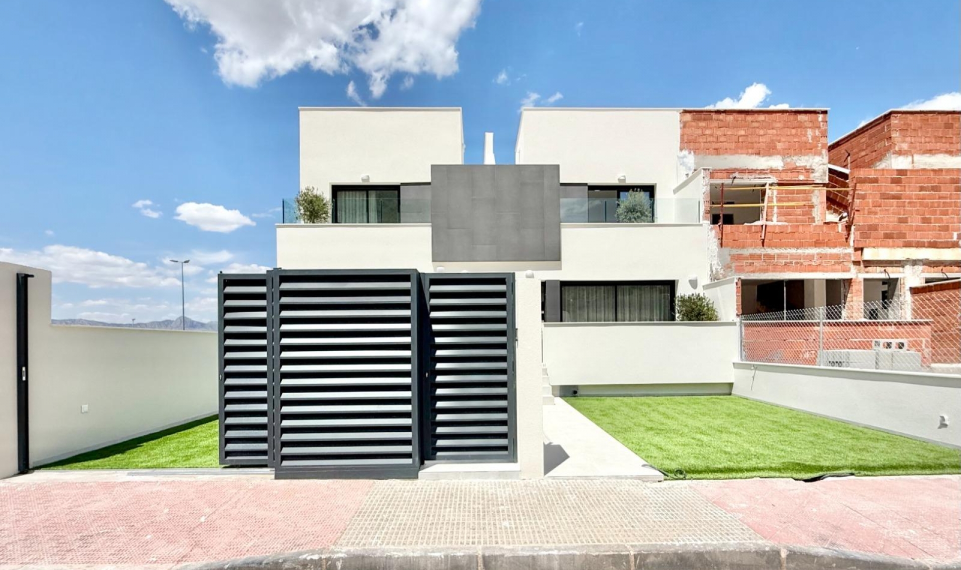 New Build - Town House -
Cox - San Fernando
