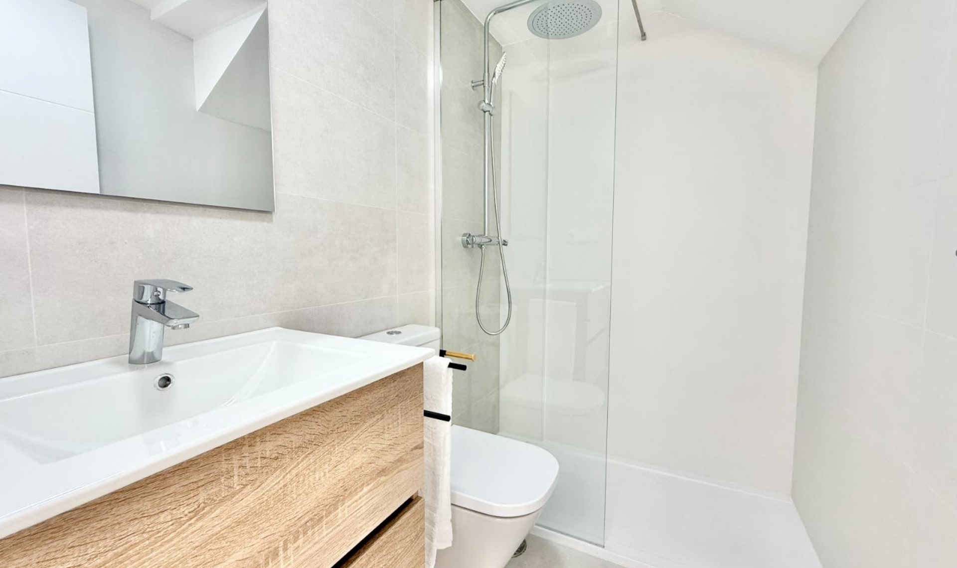 New Build - Town House -
Cox - San Fernando