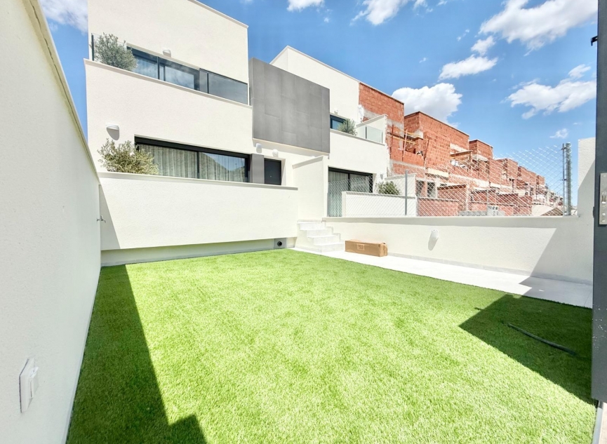 Novostavba - Town House -
Cox - San Fernando