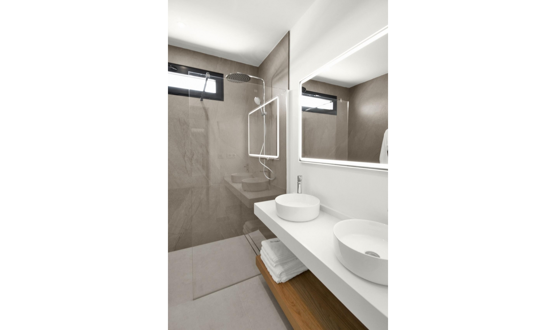 Novostavba - Vila -
BAÑOS Y MENDIGO - Altaona Golf