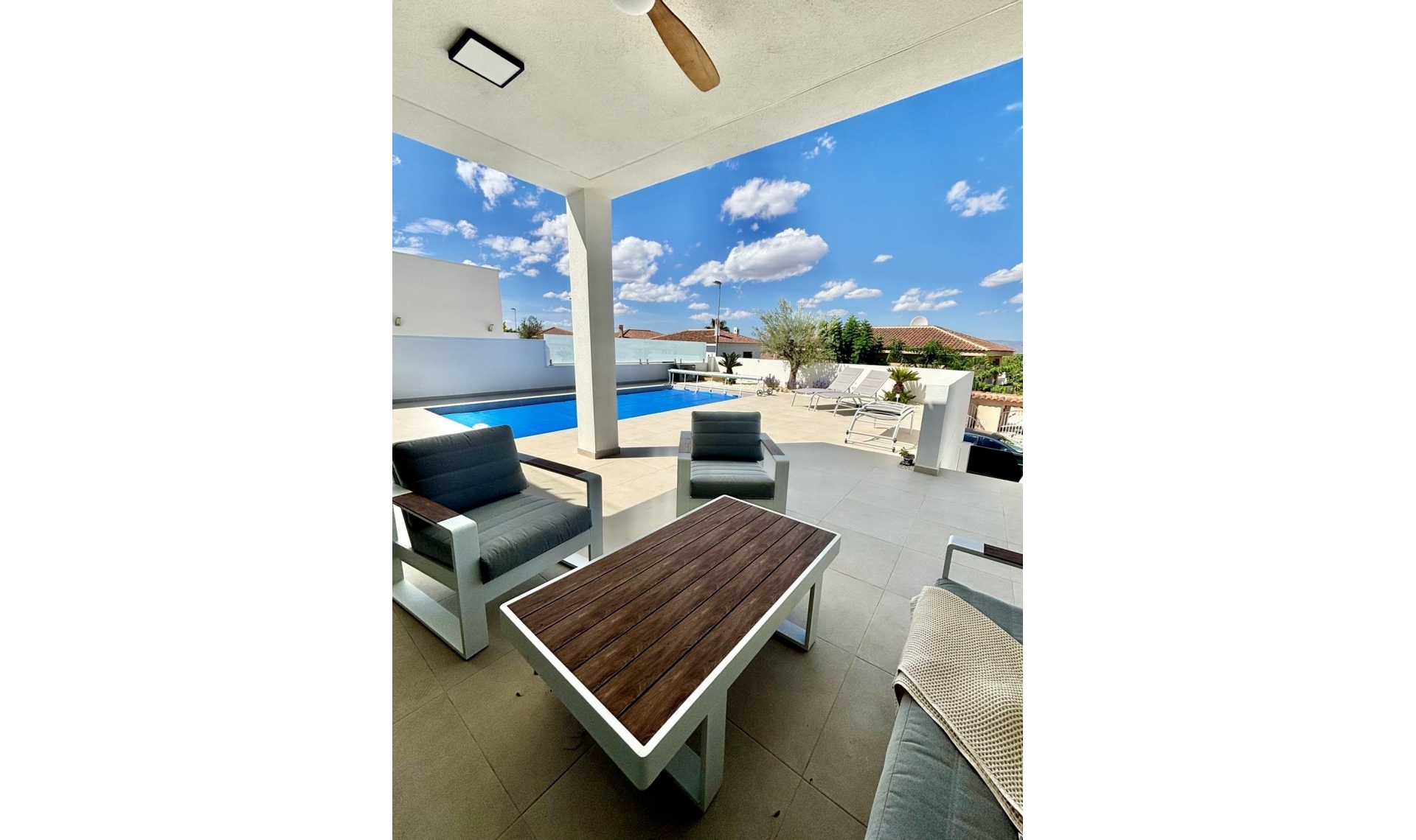 Novostavba - Vila -
Benijofar - Pueblo