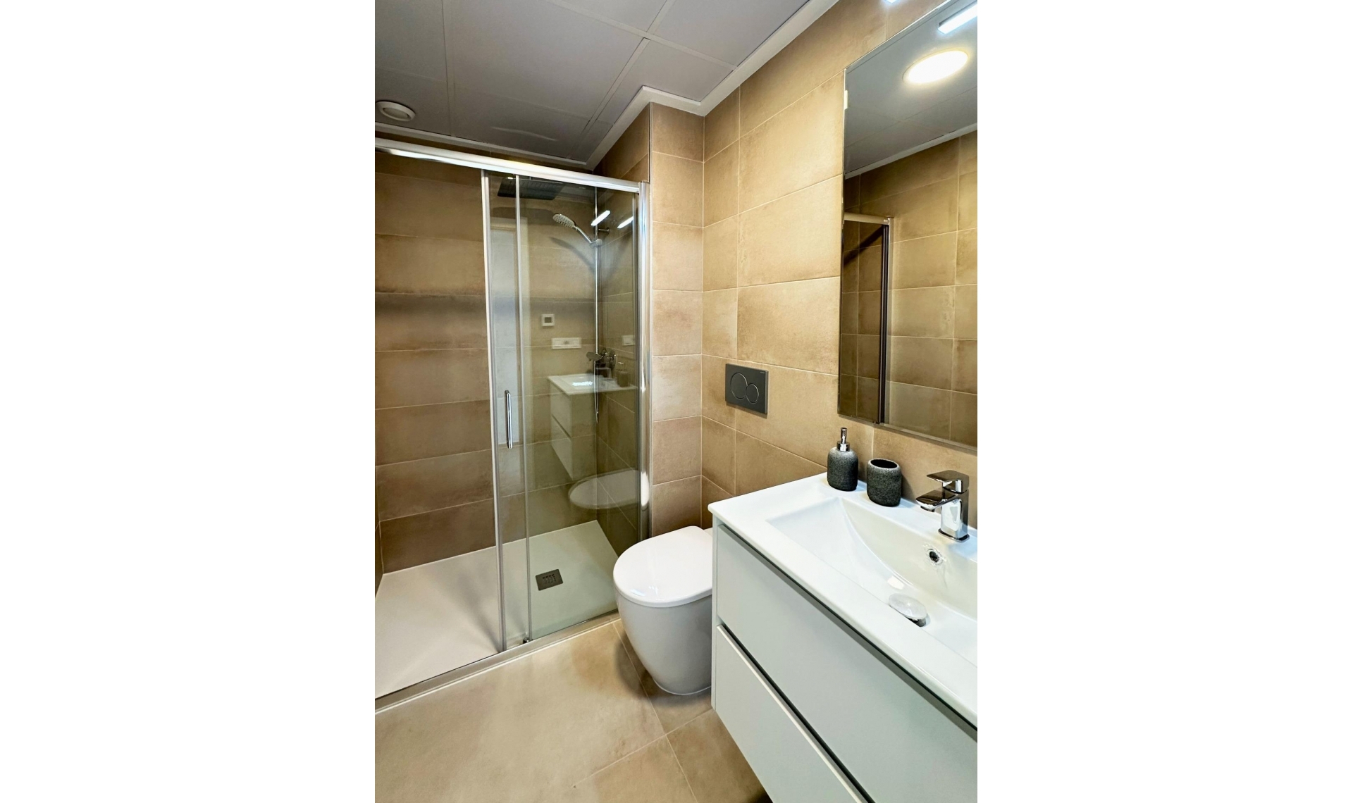 Novostavba - Vila -
Dolores - polideportivo