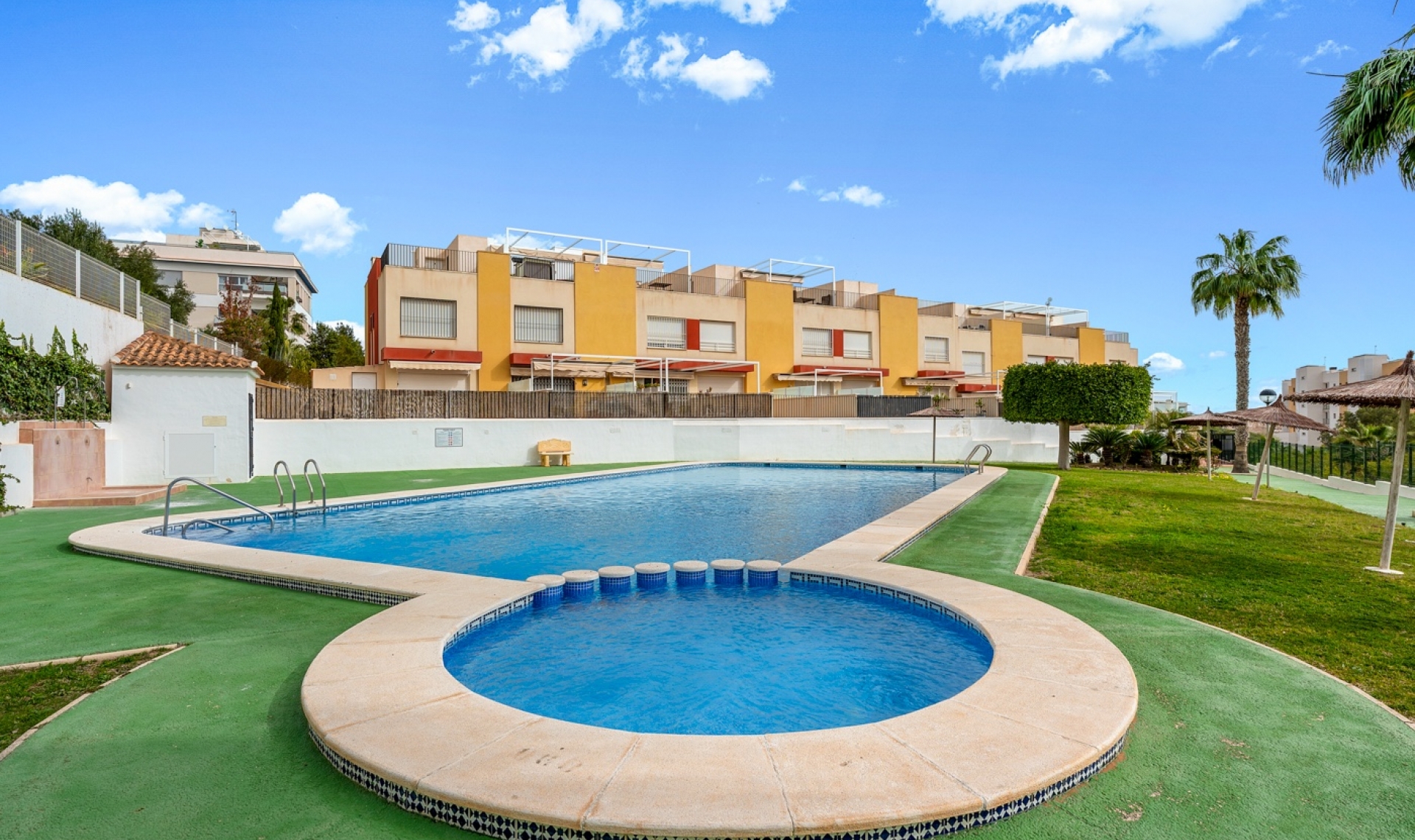 Resale - Adosado -
Orihuela Costa - Villamartín