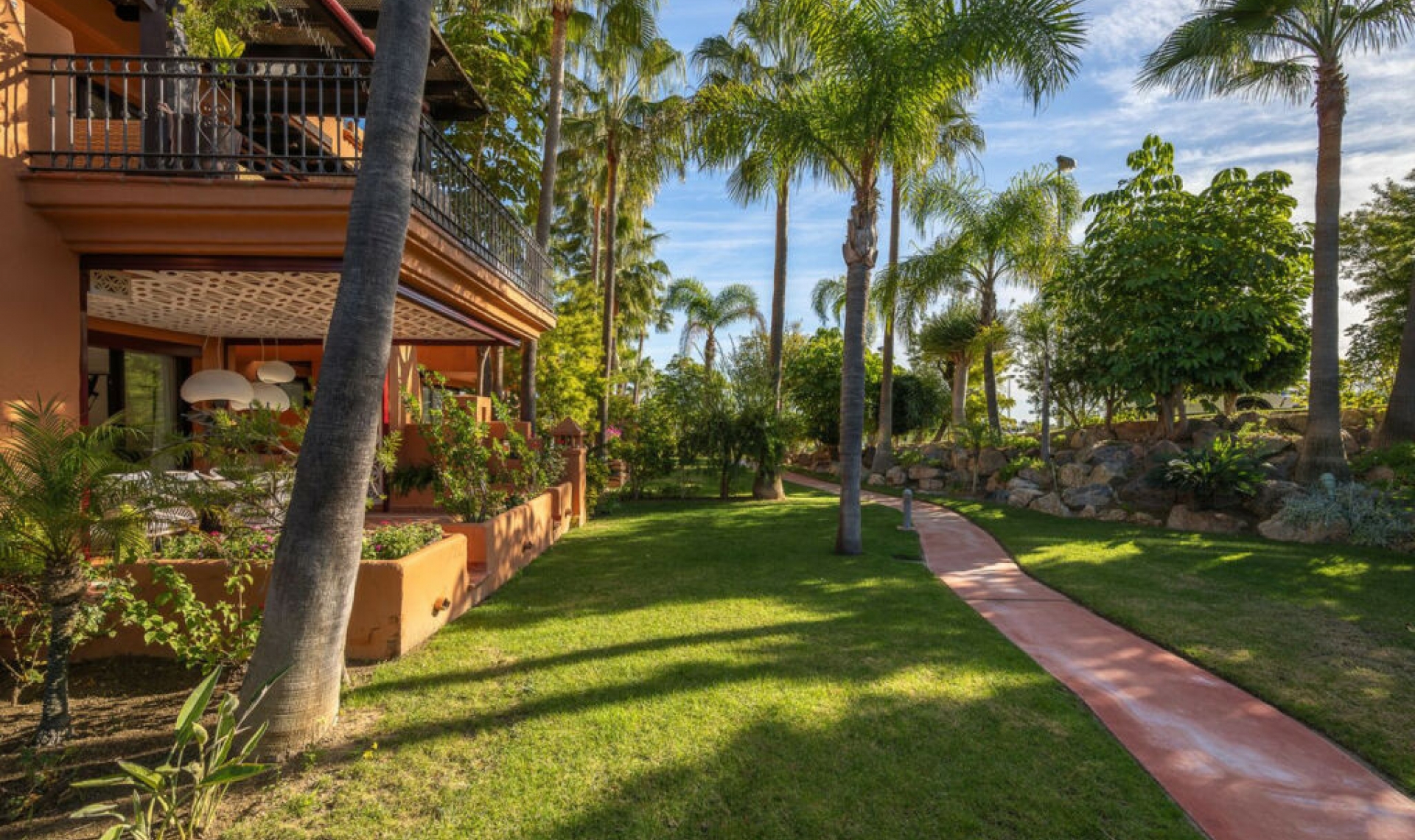 Resale - Apartment -
Aloha