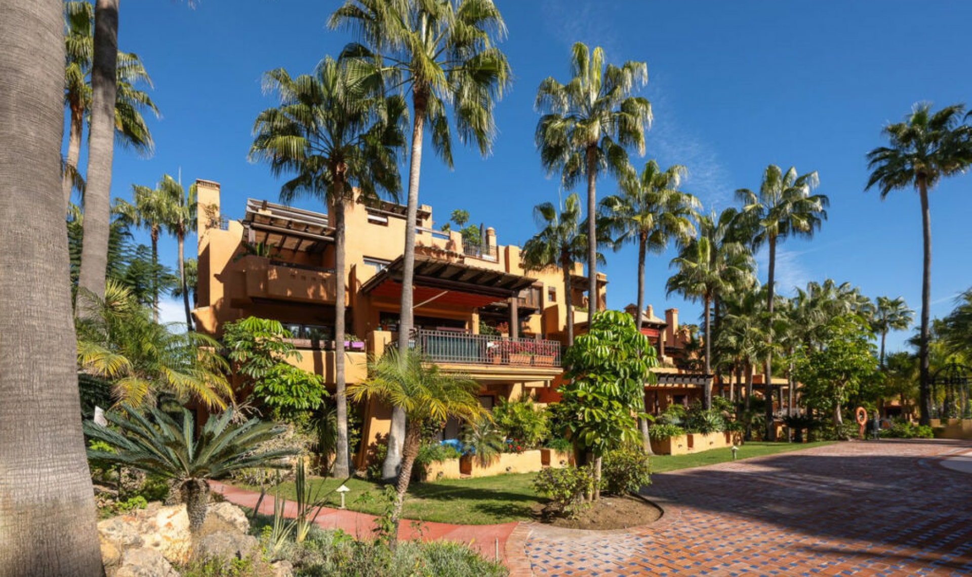 Resale - Apartment -
Aloha