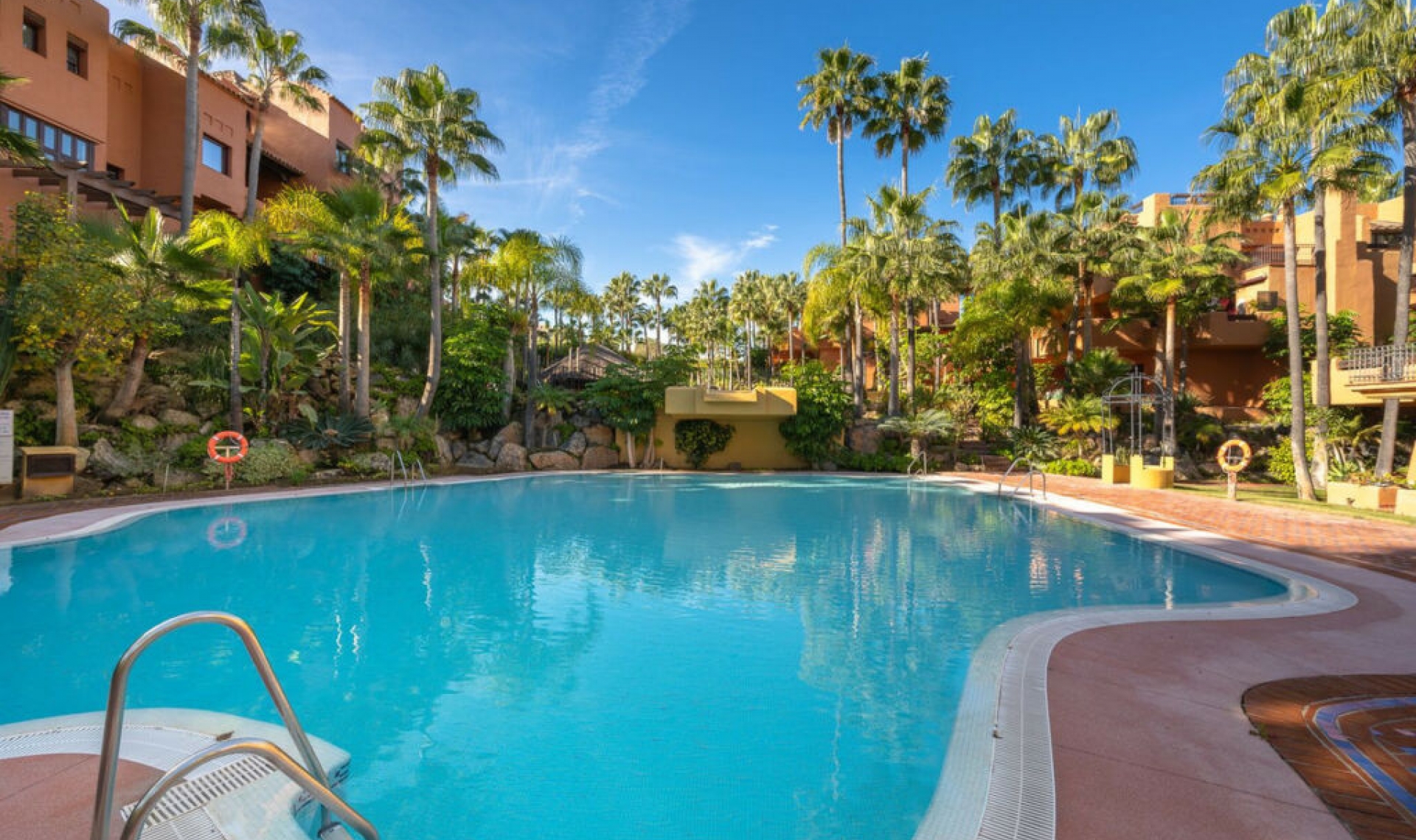 Resale - Apartment -
Aloha