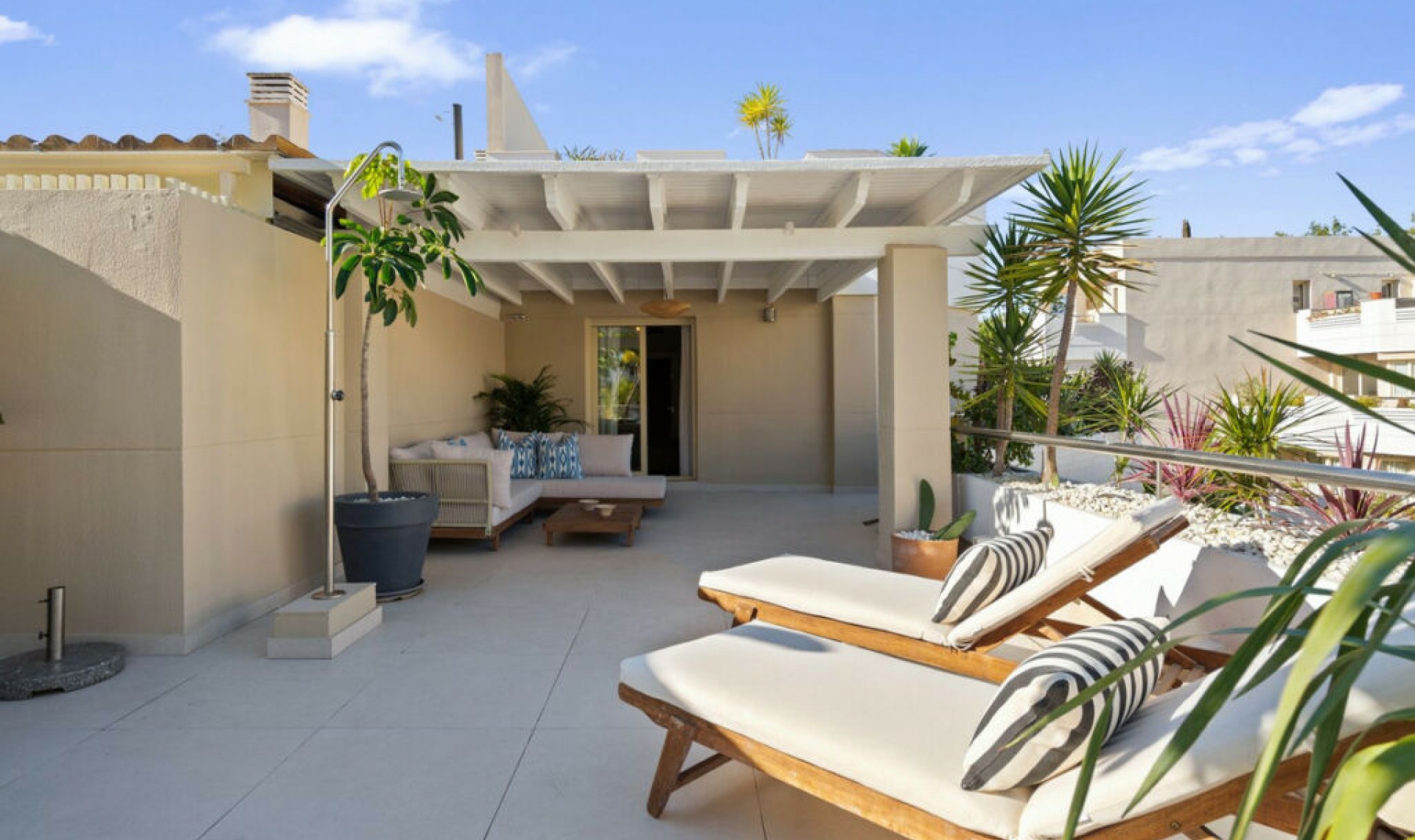 Resale - Apartment -
Aloha