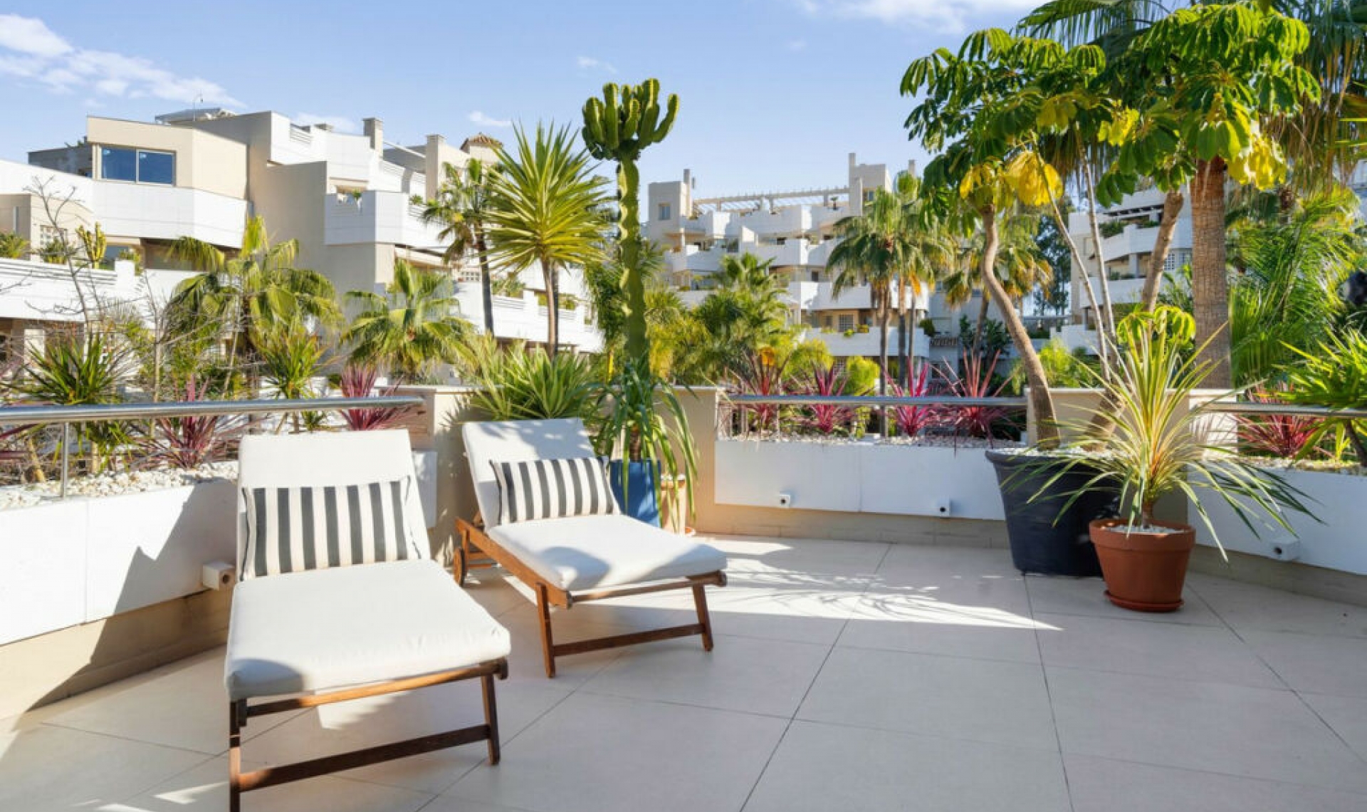 Resale - Apartment -
Aloha