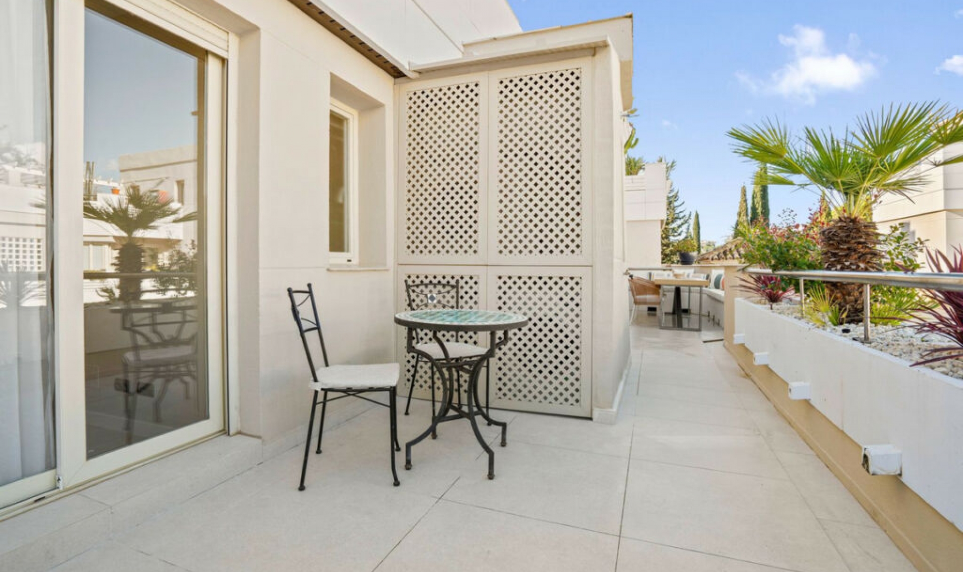 Resale - Apartment -
Aloha