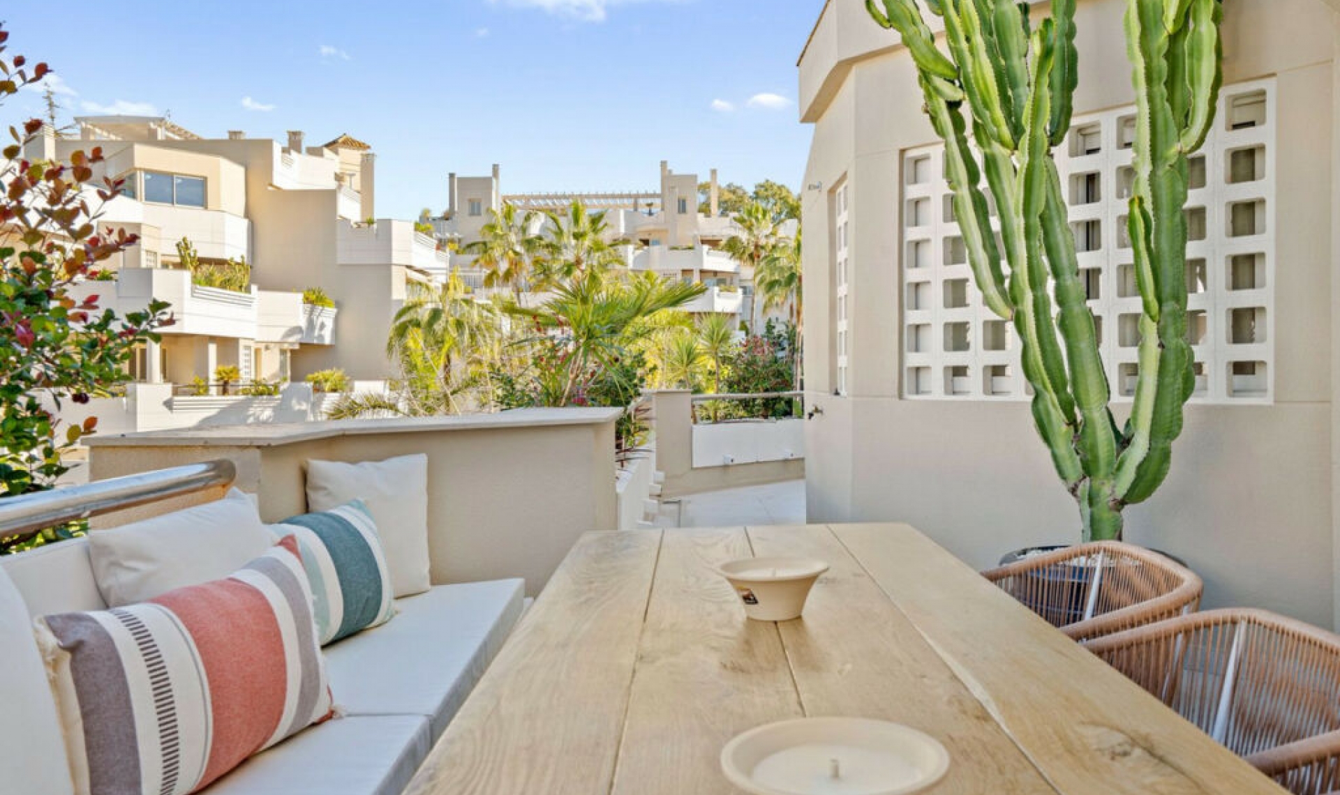 Resale - Apartment -
Aloha