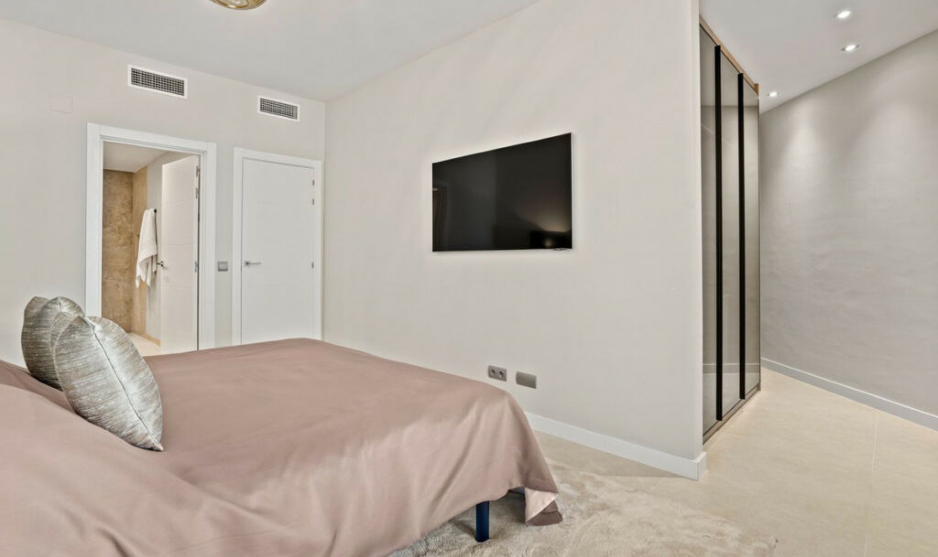 Resale - Apartment -
Aloha